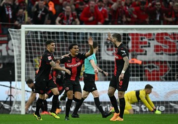 video Highlight : Bayer Leverkusen 2 - 2 Stuttgart (Bundesliga)
